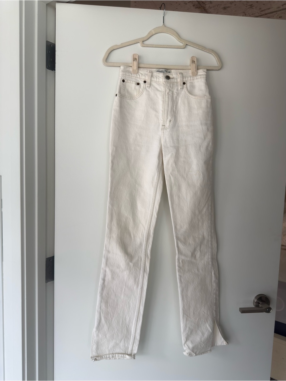 Abercrombie & Fitch 90s -White High-Rise Straight Jeans